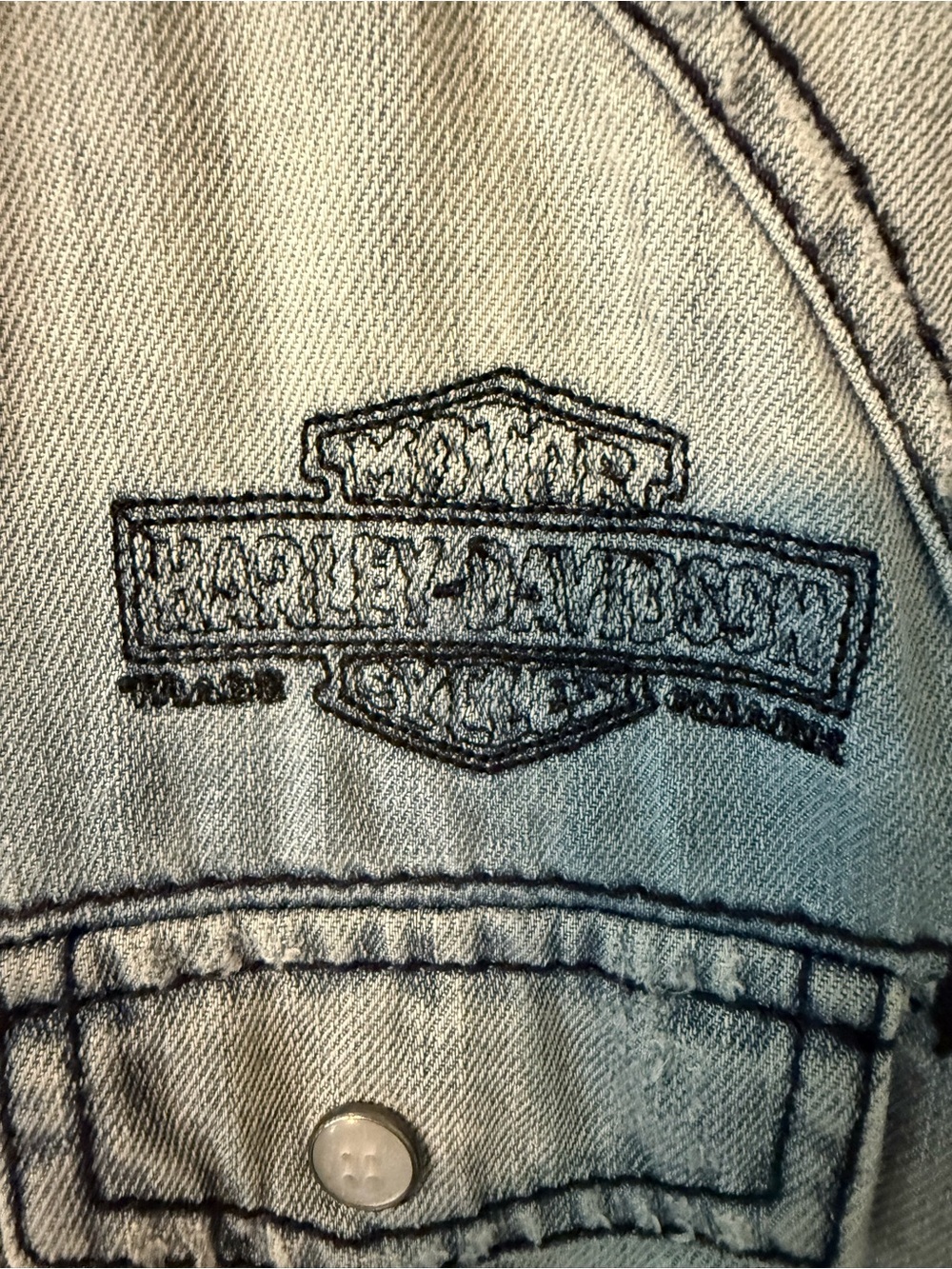 Harley-Davidson Light Blue Studded Distressed Pearl Snap Denim Shirt Size L - Picture 3 of 12